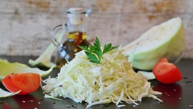 салат из капусты с курицей, калорийность капустного салата