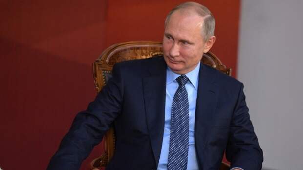 "Скучно, девочки": Путин ответил на вопрос о "расследовании" Навального