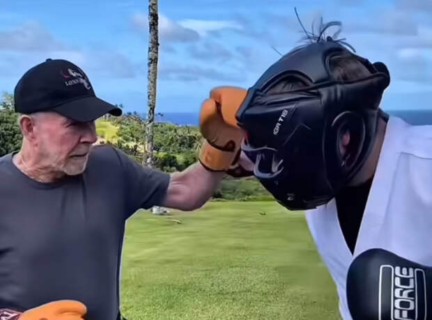 Показали последнее видео Чака Норриса