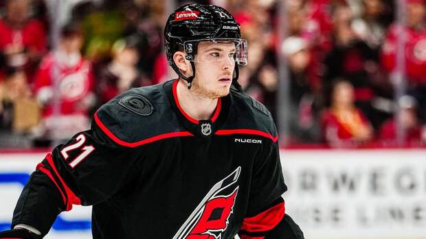 Никишин признан 1-й звездой матча «Торонто» — «Каролина»