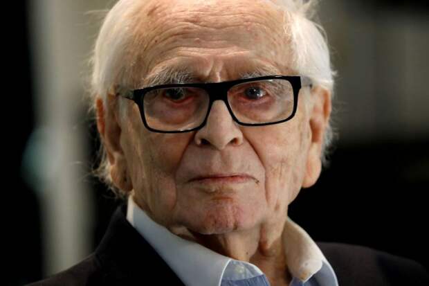 29 декабря в Италии в возрасте 98 лет скончался французский дизайнер и модельер Пьер Карден.
