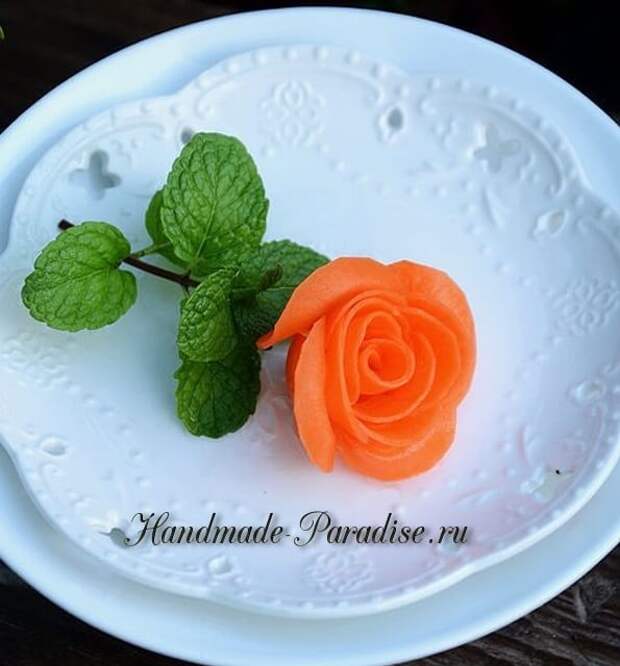Роза из морковки для праздничной сервировки стола: мастер-класс 0