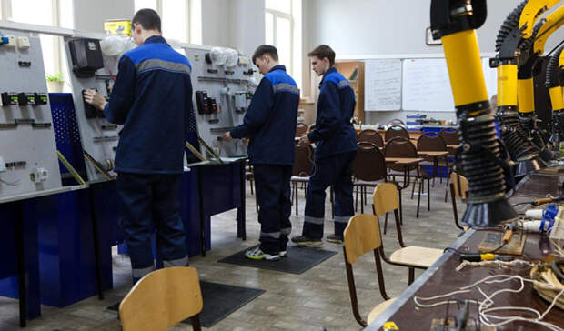 Огромному количеству подростков помогли трудоустроиться в Приморье