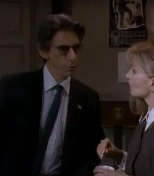 Munch giving strange advice as usual on Homicide: Life On The Streets