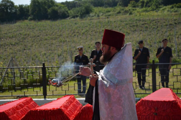 священник