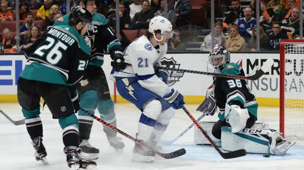 «Тампа-Бэй» победила «Анахайм» в матче НХЛ, Кучеров набрал два очка