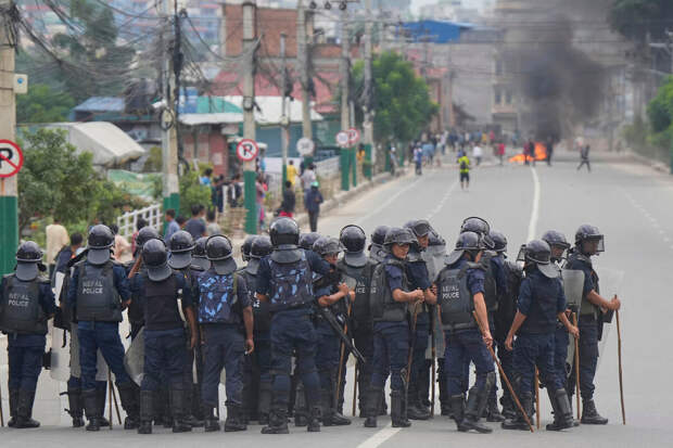 Al Jazeera: бывших премьера и главу МВД Непала арестовали за разгон протестов