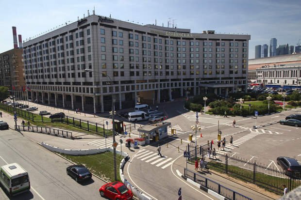 "112": в Москве 12-летняя девочка впала в кому после тренировки в бассейне отеля