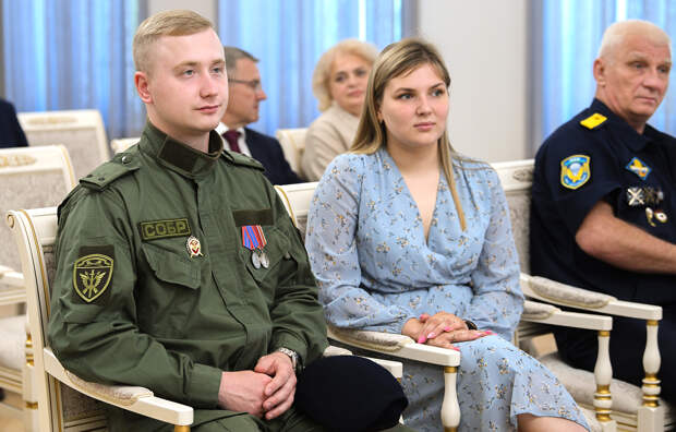 Губернатор Игорь Руденя вручил государственные и региональные награды многодетным семьям Верхневолжья