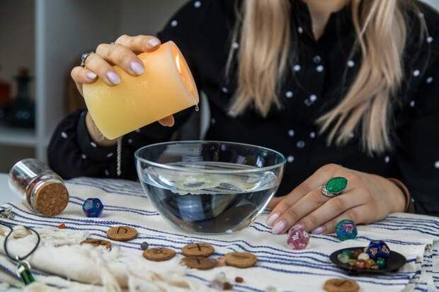 Как гадать на воске: подробная инструкция, интерпретации фигур