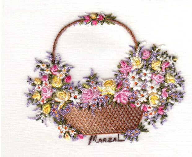 Очаровательные цветочные вышивки от испанской вышивальщицы Pilar Marzal...