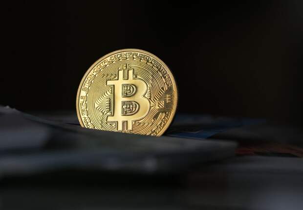 Стоимость биткоина опустилась ниже $65 тыс. впервые с октября 2024 года