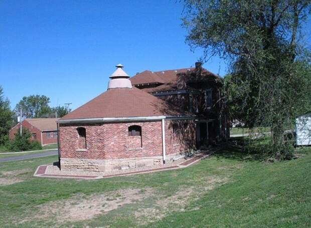 Бывшая вращающаяся тюрьма в штате Миссури сегодня. /Фото: hi-news.ru Бывшая вращающаяся тюрьма в штате Миссури сегодня. /Фото: hi-news.ru