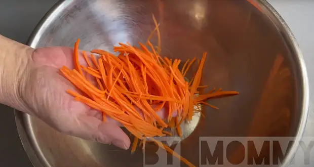 Свиные шкурки - как приготовить корейский салат/закуску хе из свиной кожи Кулинария, Рецепт, Видео рецепт, Приготовление, Салат, Закуска, Ужин, Вкусняшки, Мясо, Свинина, Корейская кухня, Морковь по-корейски, В домашних условиях, Повар, Готовка для ленивых, Бюджетно, Острое, Пикантное, Азиатская кухня, Видео, YouTube, Длиннопост