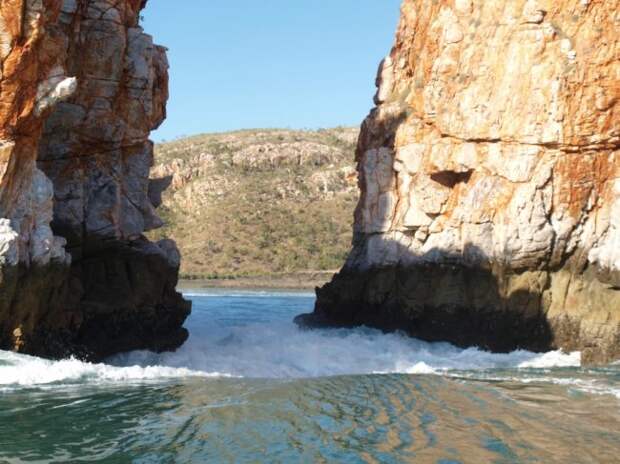 Горизонтальный водопад в Австралии (6 фото)