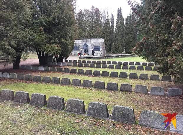 Военное кладбище. Фото: Елена КРИВЯКИНА