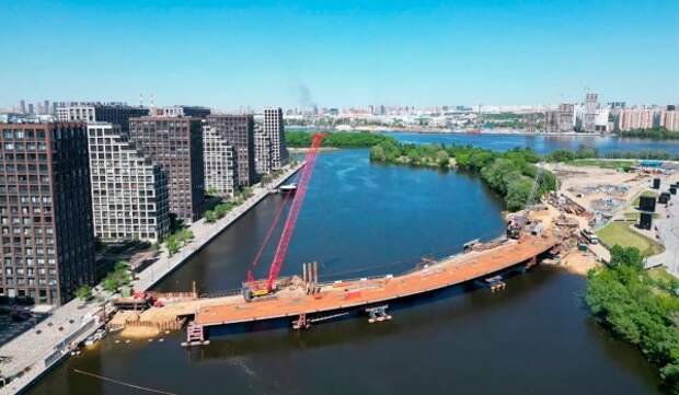 Собянин: До 2026 года в Москве появится еще семь пешеходных мостов