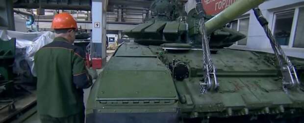 Т-72Б3 с динамической защитой на пушке и «крыльях»