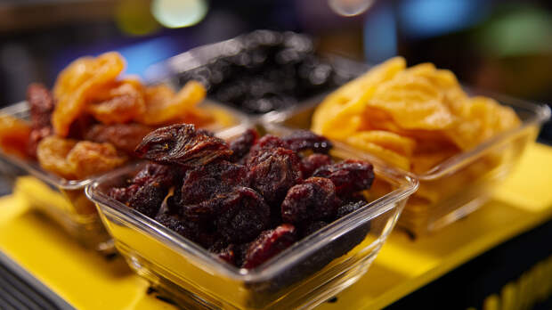 Чернослив и курага — два врага? Раскрыта правда о «полезных» сухофруктах