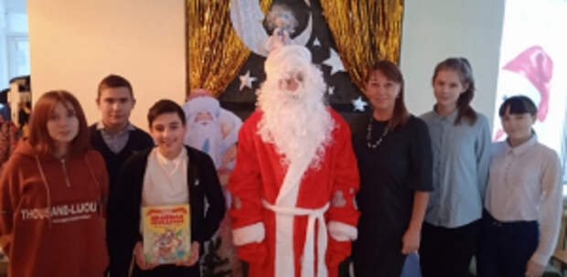 В Новгородской области школьники получили волшебные письма от Полицейского Деда Мороза