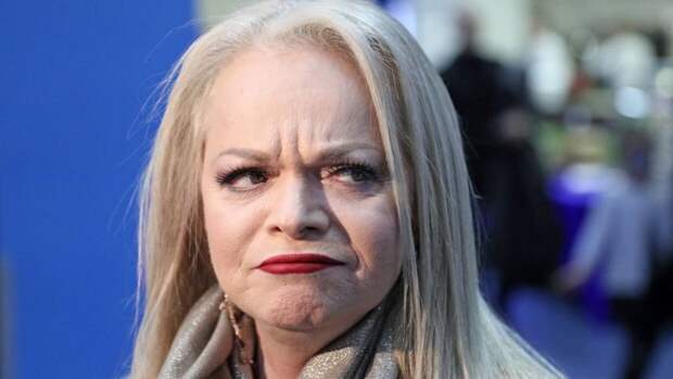 Скандал: кто заложил дом Ларисы Долиной