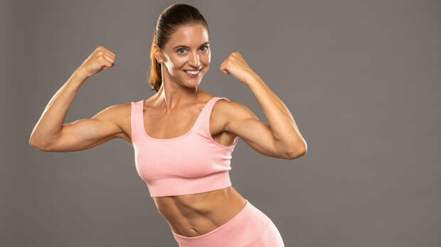 Фитнес-тренер назвала самые эффективные домашние упражнения для рук