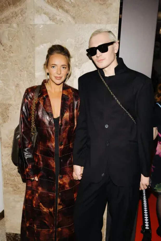 Карина Мурашкина со спутником