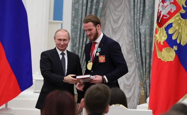 С олимпийским чемпионом по хоккею Иваном Телегиным.