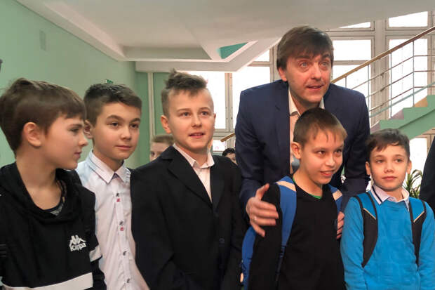 Кравцов придумал новую затею — ставить в школе оценки за поведение — конфликтов станет больше, а толку меньше