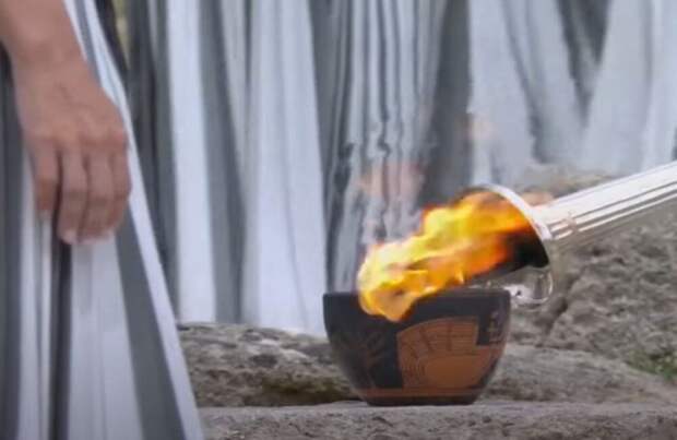 На Каннский кинофестиваль доставили олимпийский огонь