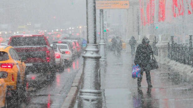 Зима придет в Москву на 3 дня: синоптик предупредил о снегопадах и сильной гололедице