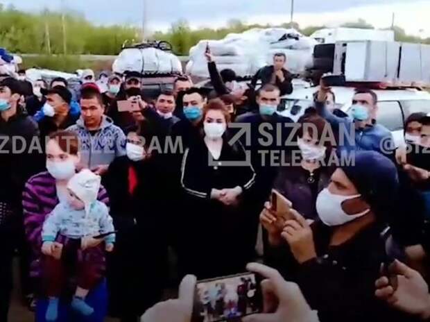 Сотни мигрантов наводнили Оренбуржье, надеясь перейти границу Сотни мигрантов наводнили Оренбуржье, надеясь перейти границу