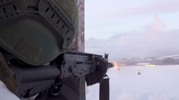 Морские пехотинцы отработали стрельбу по БПЛА на арктическом полигоне