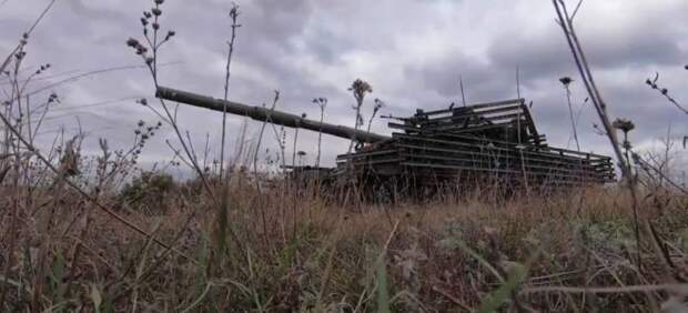 Танк Т-80БВ с экранами