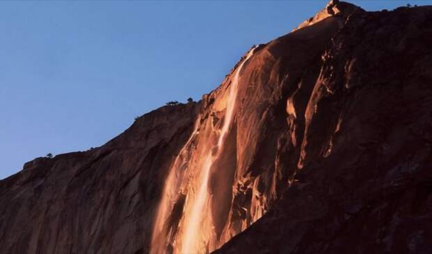 Оптическое явление: водопад «Конский хвост».