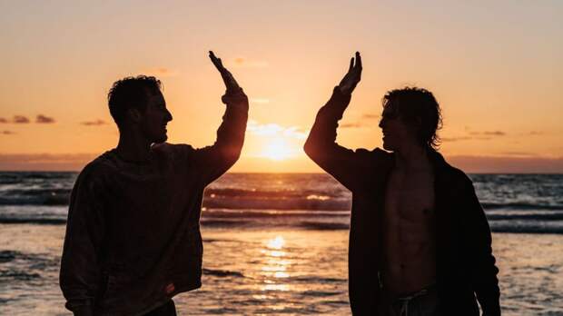 Почему друзей называют «закадычными»?