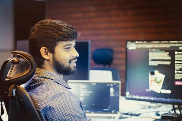 Зарплаты разработчиков ПО в России выросли на 100 тысяч рублей за год