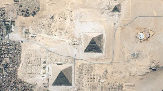 Обнаружены загадочные гигантские объекты на плато Гиза, возле знаменитых египетских пирамид