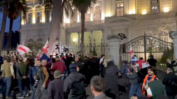 Президент Грузии пообещал ответ организаторам штурма президентского дворца