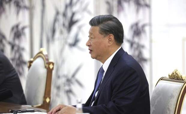 Bloomberg: Макрон попробует уговорить Си Цзиньпина, чтобы он повлиял на Путина