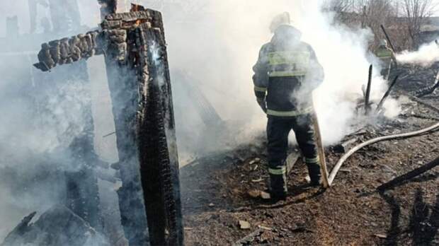 Один человек погиб при пожаре в поселке в Карелии