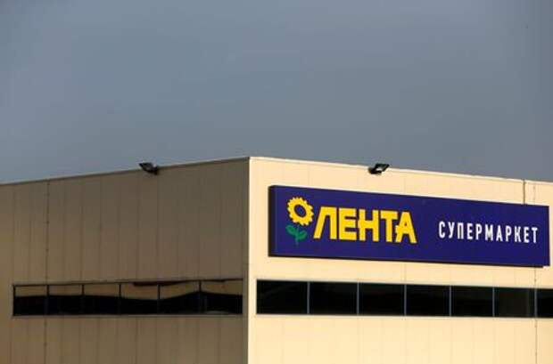 A Lenta supermarket sign is pictured in Moscow February 3, 2014. Russian hypermarket chain Lenta, part-owned by U.S. private equity firm TPG, has set a price range for its planned London market debut, which implies a market valuation of up to $5 billion, the company said on February 14, 2014. Picture taken February 3, 2014. REUTERS/Maxim Shemetov/Files (RUSSIA - Tags: BUSINESS) A Lenta supermarket sign is pictured in Moscow February 3, 2014. Russian hypermarket chain Lenta, part-owned by U.S. private equity firm TPG, has set a price range for its planned London market debut, which implies a market valuation of up to $5 billion, the company said on February 14, 2014. Picture taken February 3, 2014. REUTERS/Maxim Shemetov/Files (RUSSIA - Tags: BUSINESS)