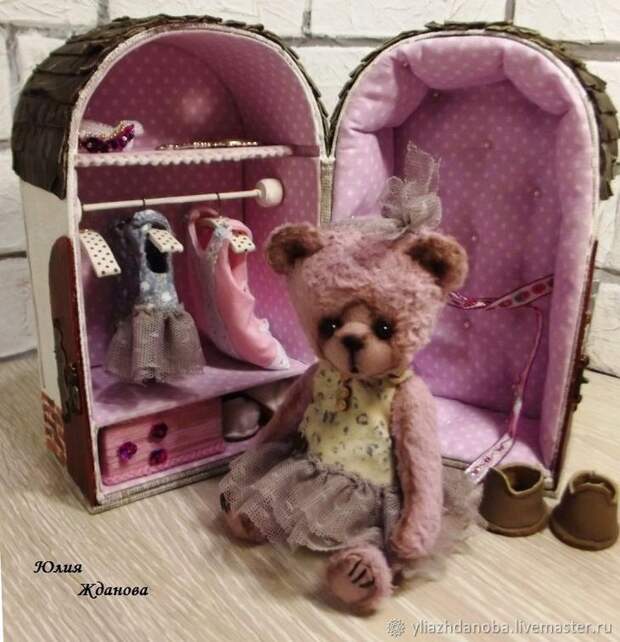 Делаем домик-кофр для игрушки