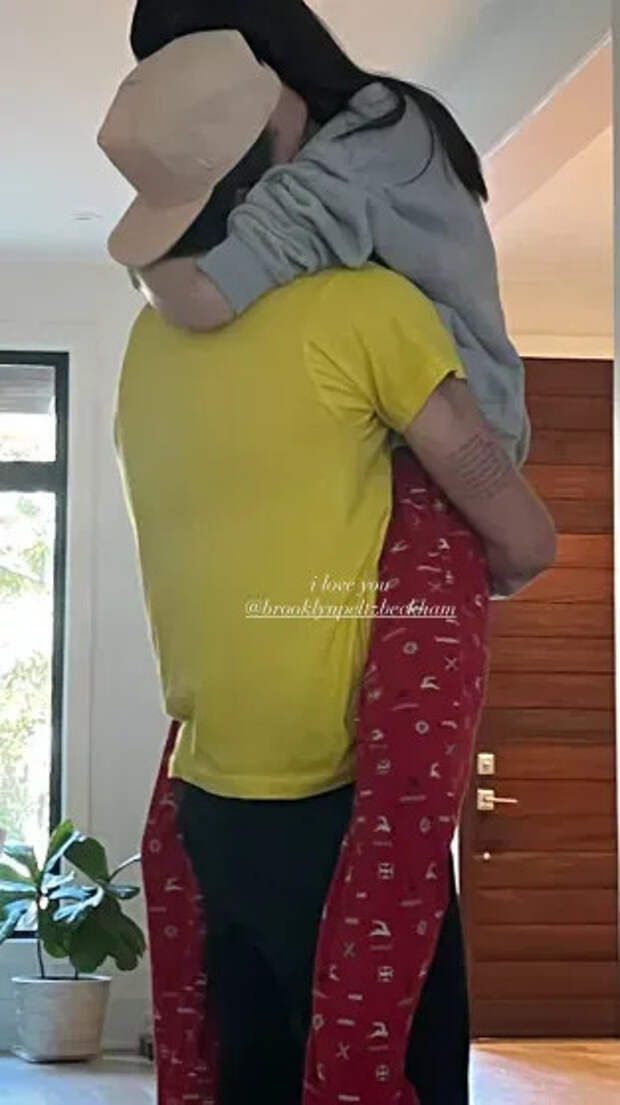 Никола Пельтц и Бруклин Бекхэм