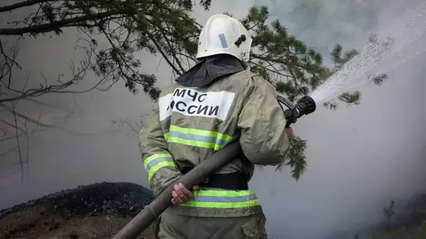 В Саратове загорелось здание бывшей гостиницы