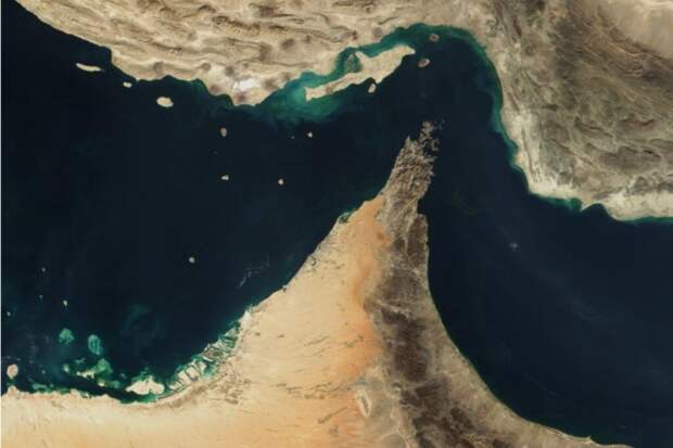 Bloomberg: танкер-призрак прошел Ормузский пролив