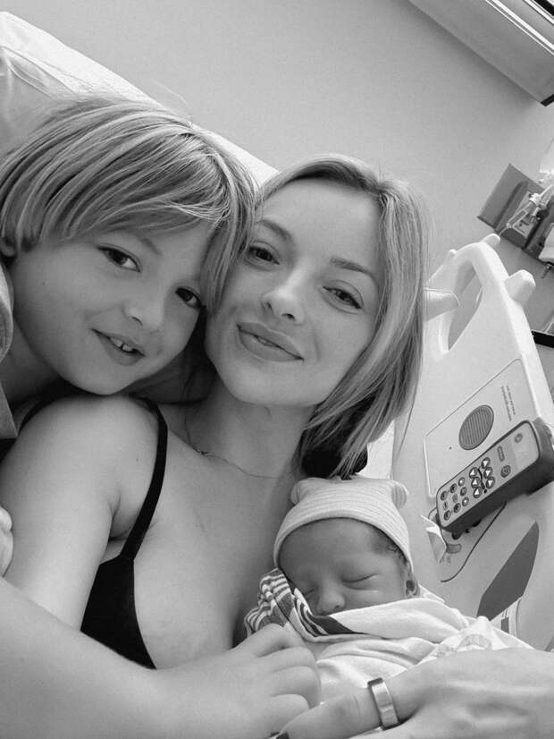 Дочь Клинта Иствуда стала мамой во второй раз Дочь Клинта Иствуда стала мамой во второй раз