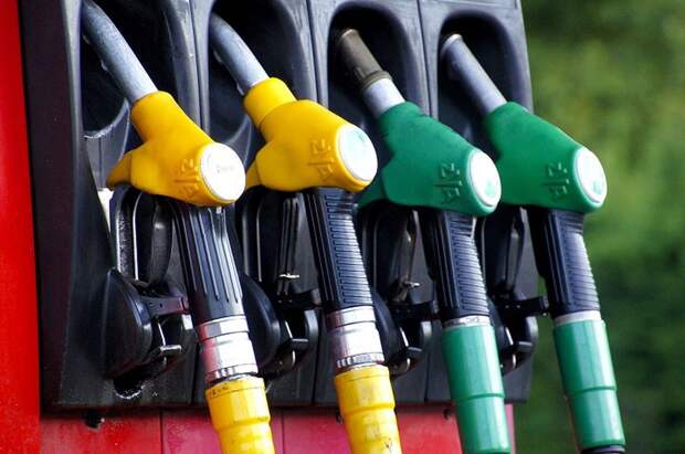 Экономист спрогнозировал стабильность розничных цен на бензин