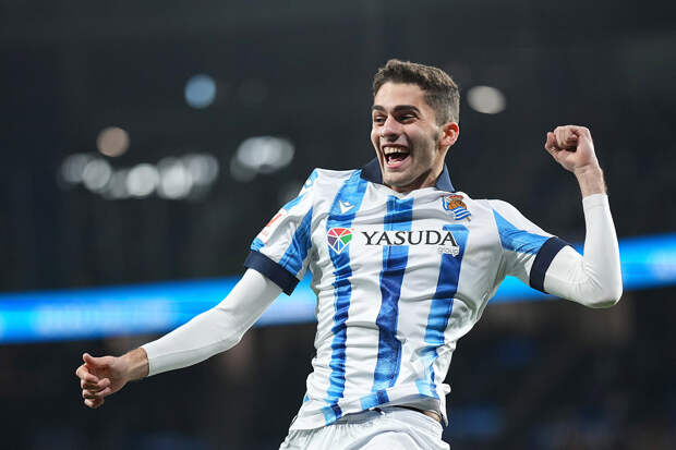 Мостовой дал совет Захаряну по дальнейшей карьере