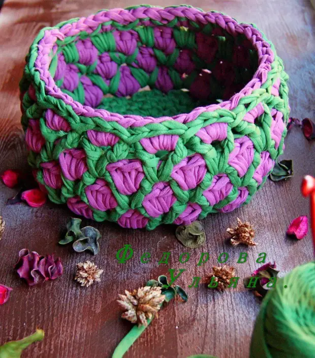 Создаем уют: вяжем милые трикотажные корзинки